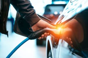 Caricamento della batteria dell'auto