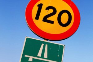 Limite di velocità a 120 km/h