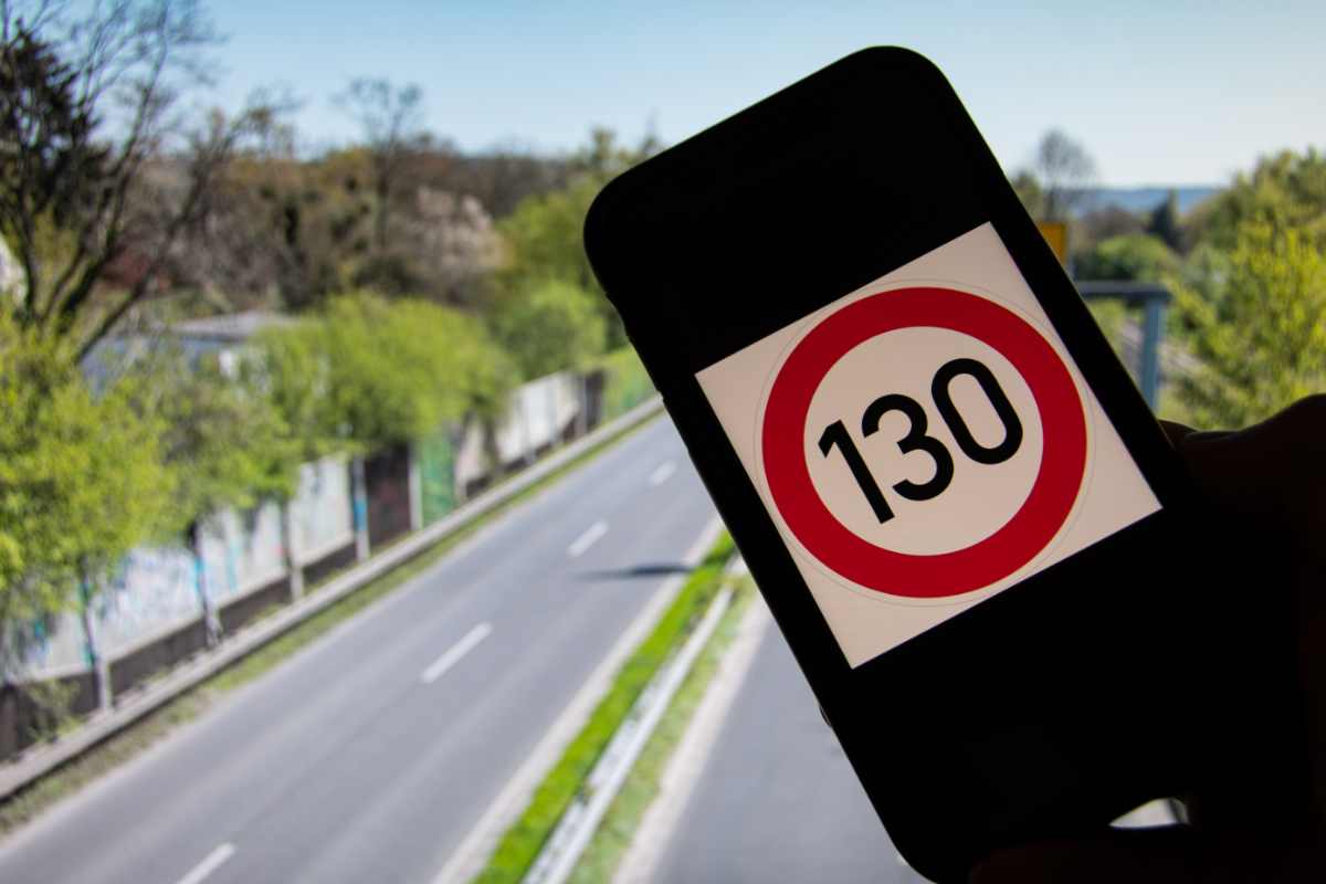 Un limite di velocità a 130 km/h