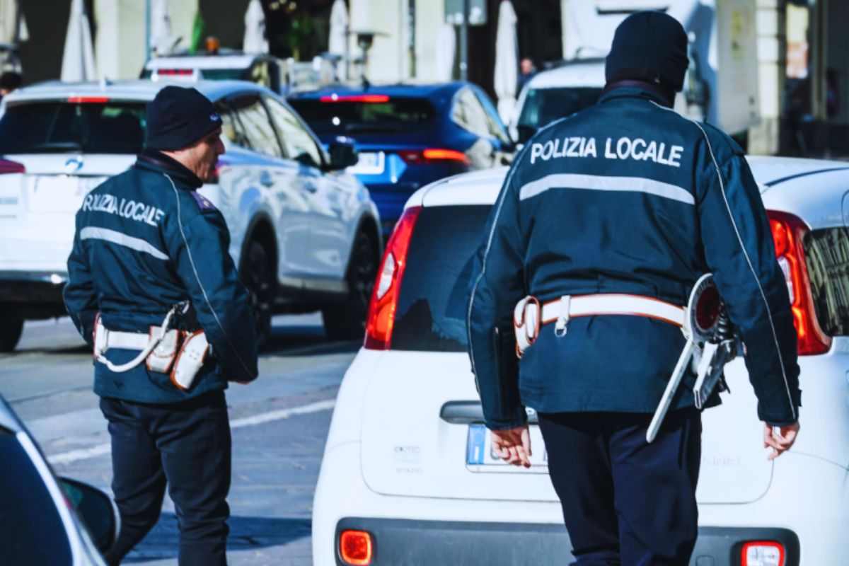 Polizia Locale ferma automobilista