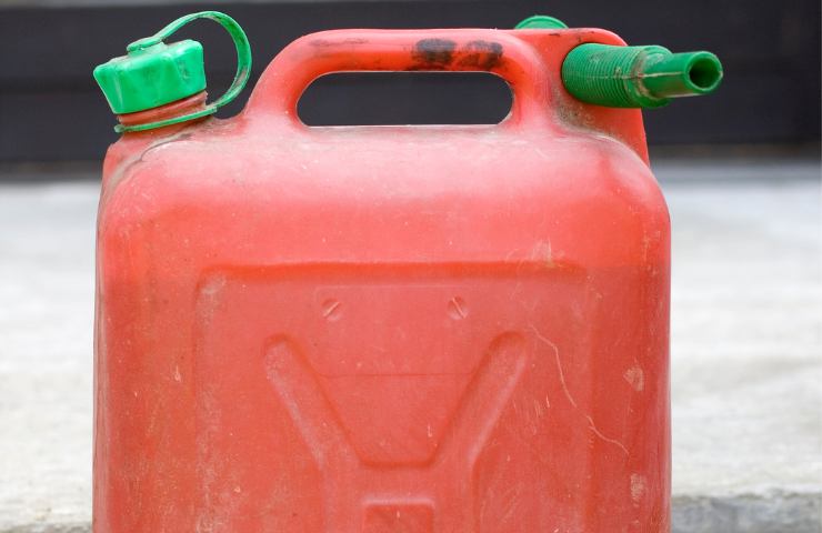 Tanica di benzina vuota