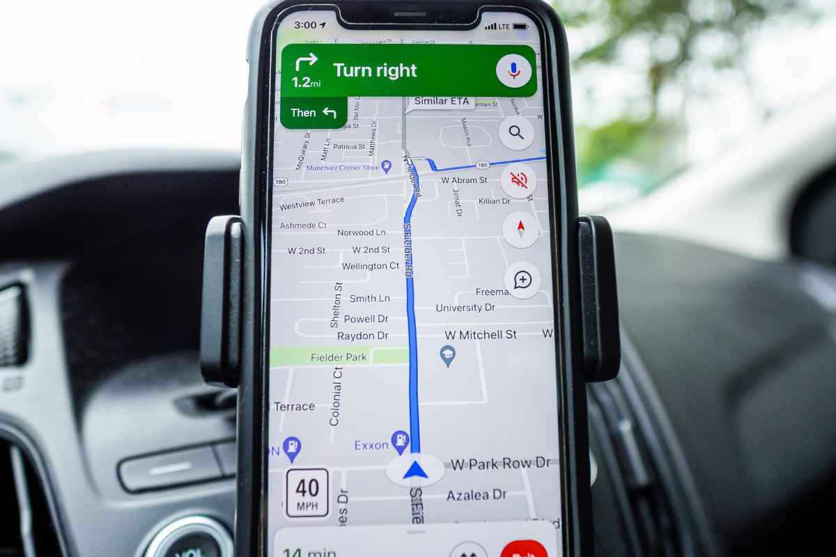 google maps in auto