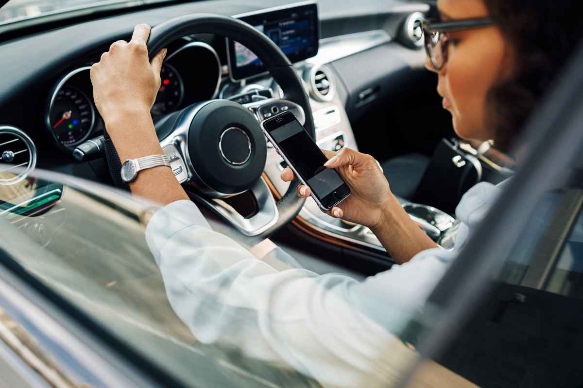 smartphone in auto