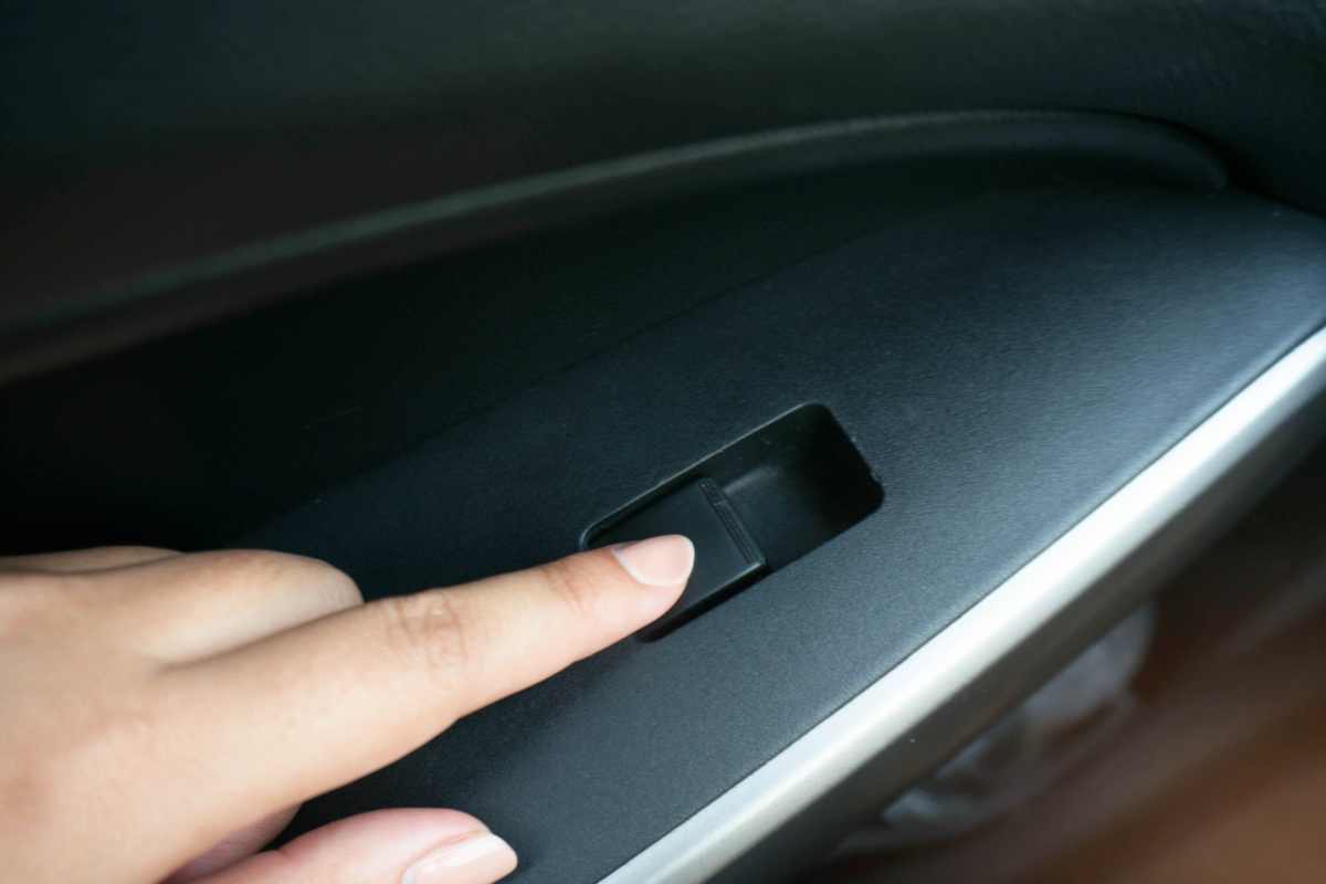 tasto finestrini auto