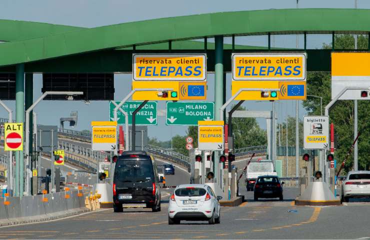 Un casello autostradale in Lombardia