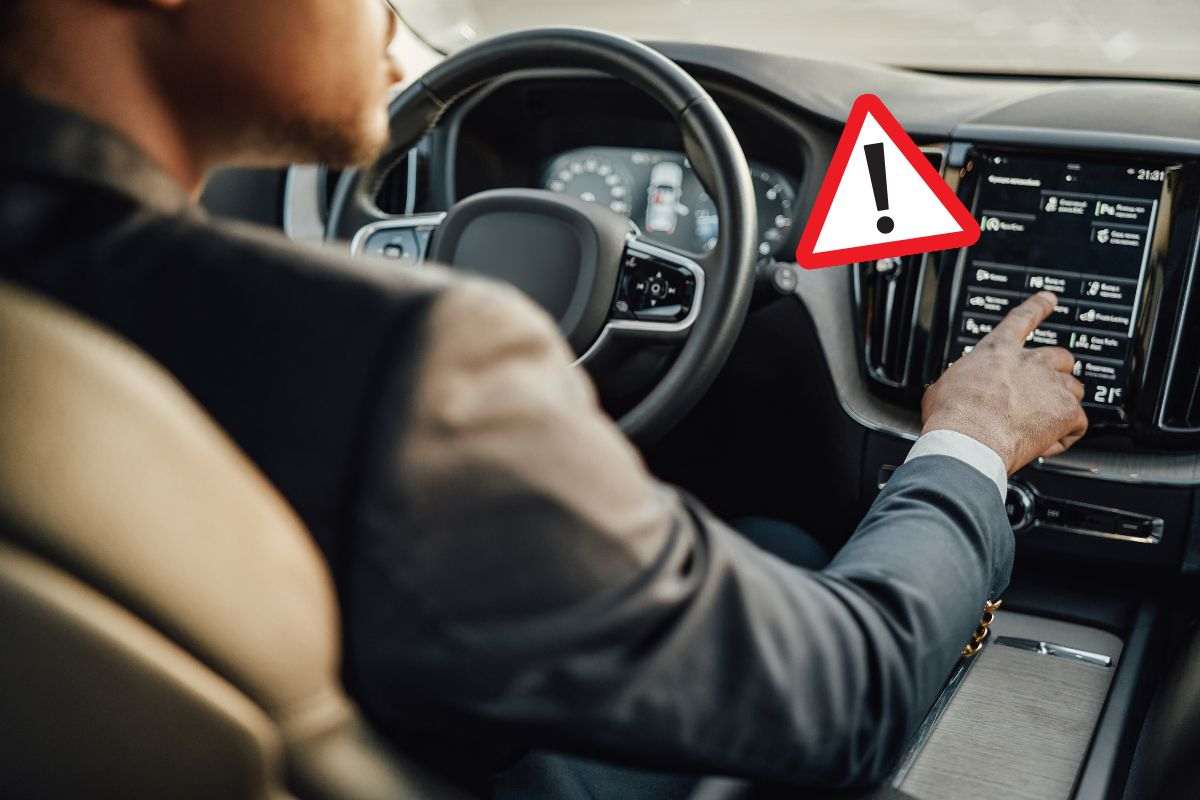 Auto di nuova generazione con display multifunzionale