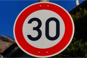 Un limite di velocità a 30 km/h