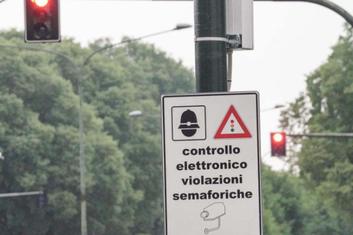 Controllo elettronico al semaforo
