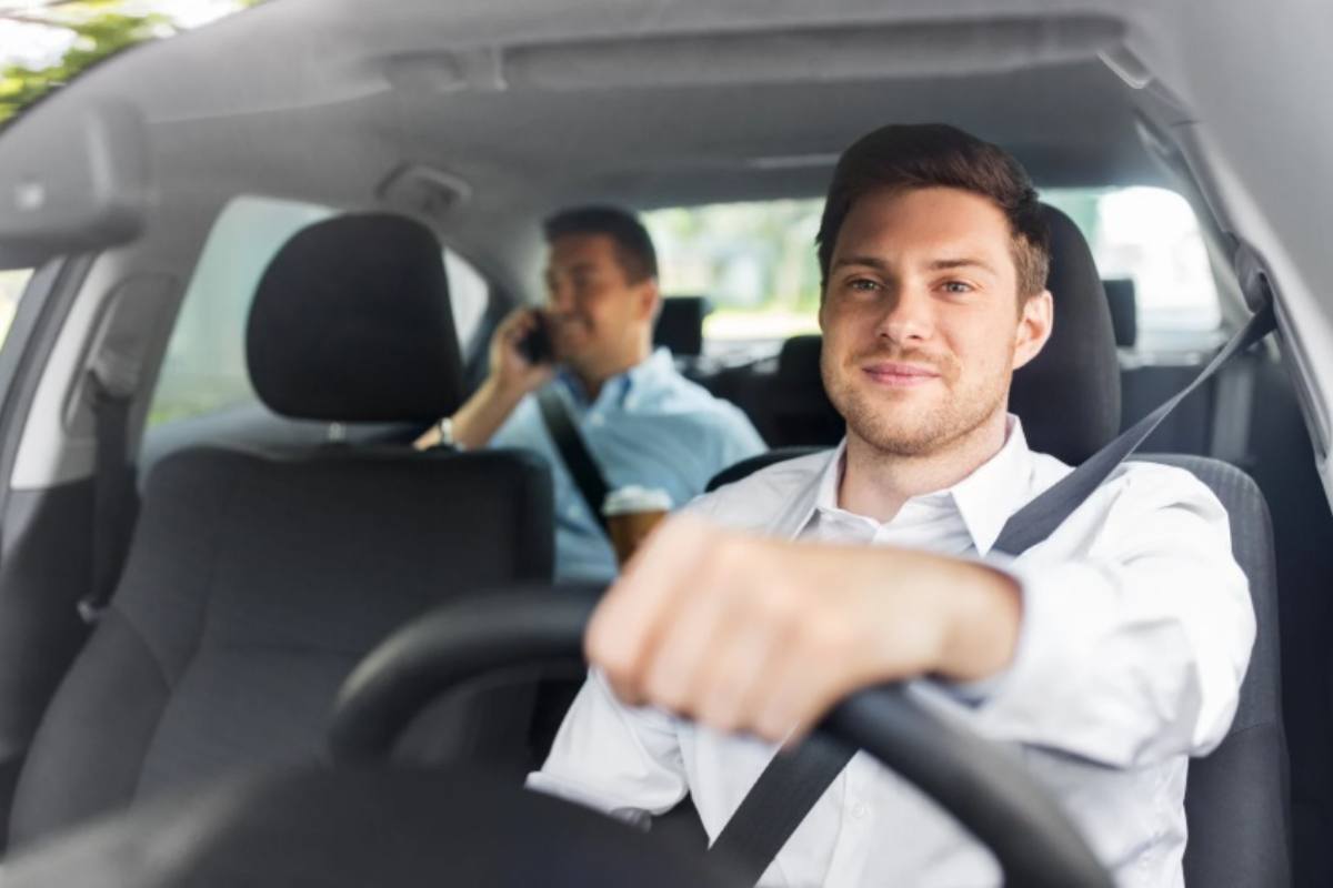 Due persone in auto