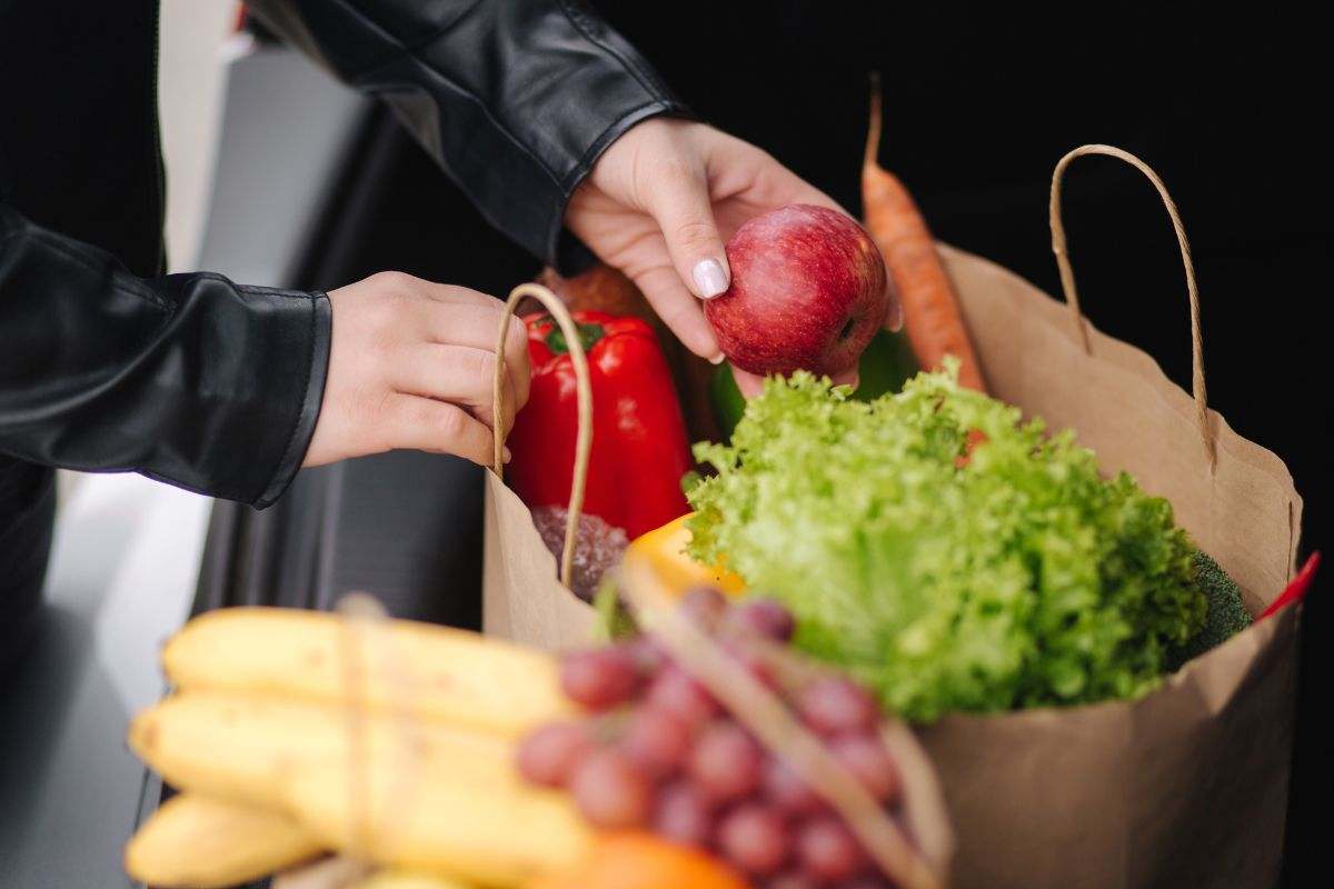 Frutta e verdura appena acquistata