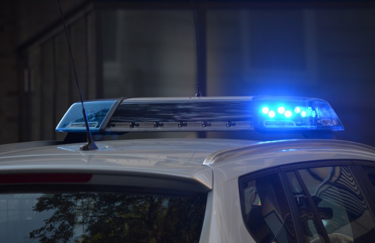 Le sirene di un'auto della polizia