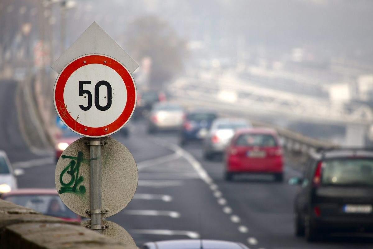 Limite di velocità in strada extraurbana