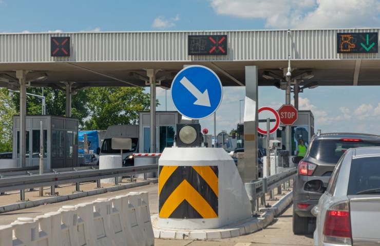 Traffico ad una barriera autostradale