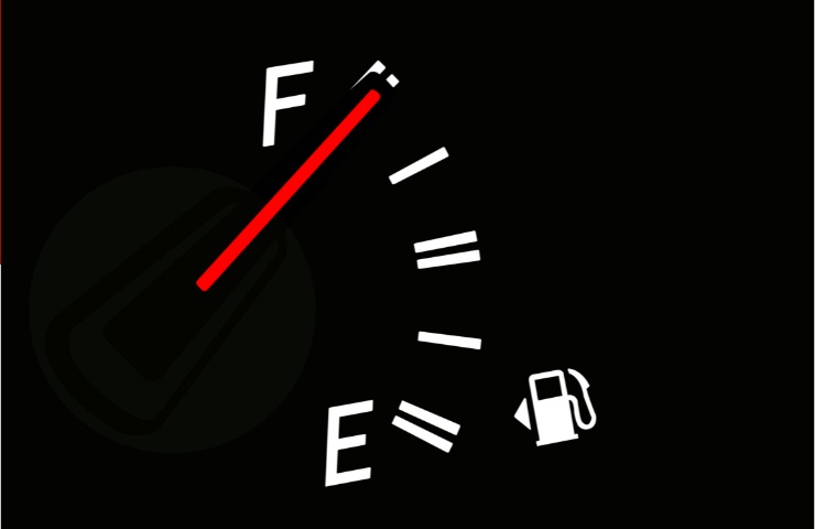 Un indicatore di carburante che segnala la riserva