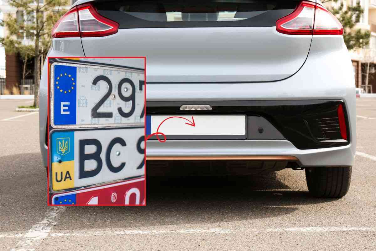 Targa straniera applicata sull'auto