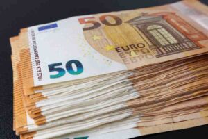 Un mazzo di banconote da 50 euro
