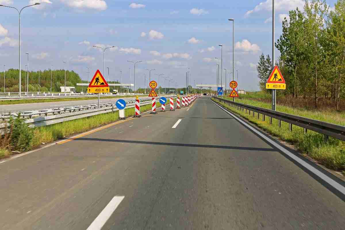 autostrada con lavori in corso