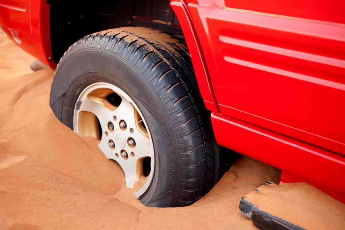 auto bloccata sabbia
